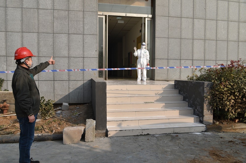 1597307531896200.jpg 一线之隔1.jpg